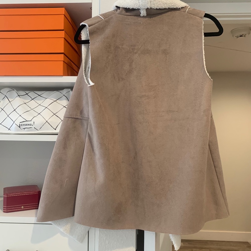 Vest - Picture 3 of 3